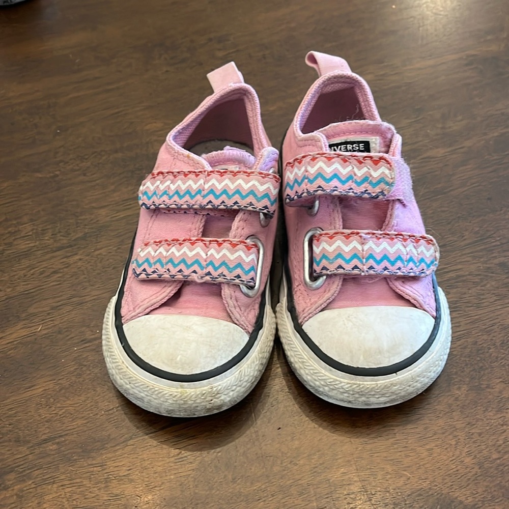Converse baby/toddler size 5